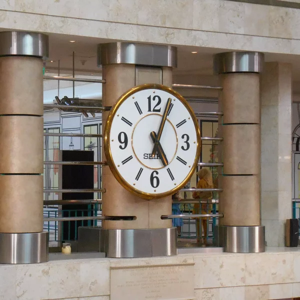 1920px marygold clock at plaza senayan crop adjust 600x600