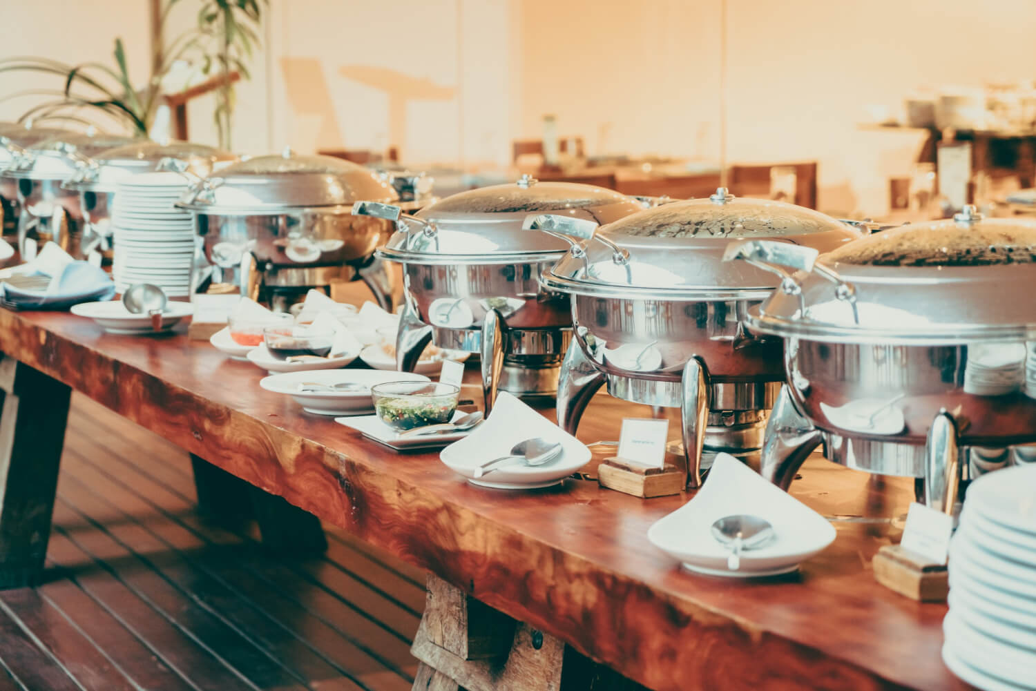 Buffet prasmanan metal pot