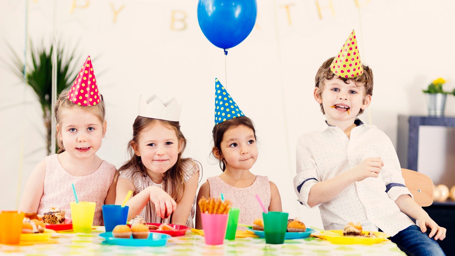Hidupkan suasana pesta ulang tahun putra atau putri tercinta Anda dengan inspirasi dekorasi ulang tahun anak laki-laki dan perempuan yang unik di sini!